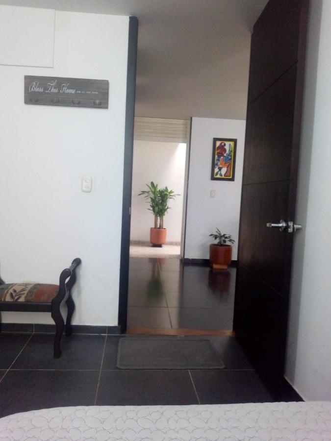 Alojamiento "Como En Casa" Cerca Al Aeropuerto!! Bogota Luaran gambar